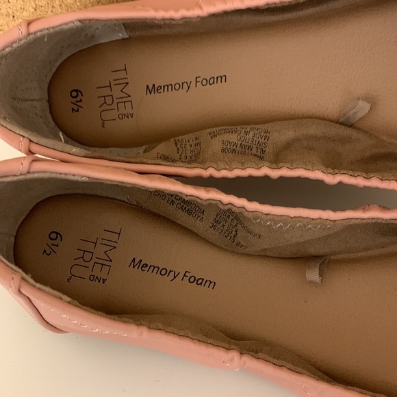 Women’s Time & Tru Memory Foam Scrunch Ballet Flats Shoes Size 6 1/2. NWOT - Picture 2 of 7